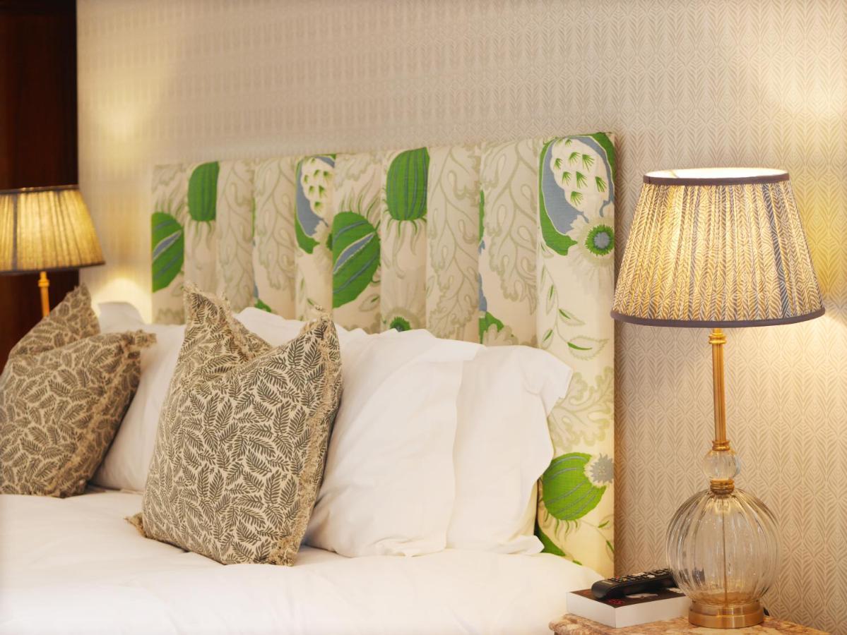 The Drummond At Albury Guildford Exteriér fotografie